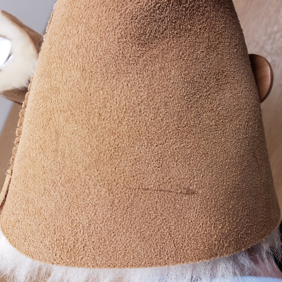 UGG BAILEY BUTTON II SHORT CHESTNUT New in Box - Picture 9 of 10